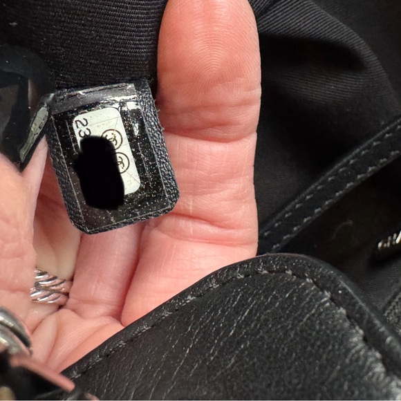 Chanel 17C Ring My Bag Tote in Black calfskin with silver hardware - Picture 12 of 13